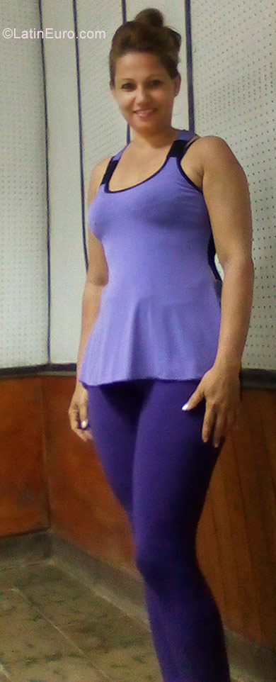 Date this happy Cuba girl Jane from Bayamo CU274