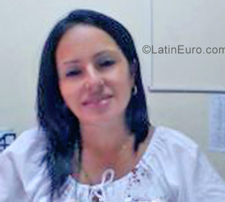 Date this foxy Cuba girl Anita from Havana CU276