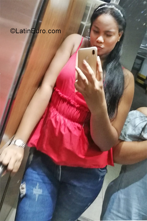 Date this athletic Colombia girl Lina from Monteria CO23683