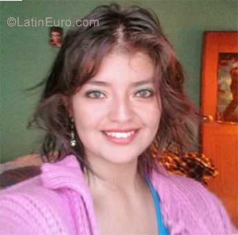 Date this attractive Peru girl Gisella from Cajamarca PE1249