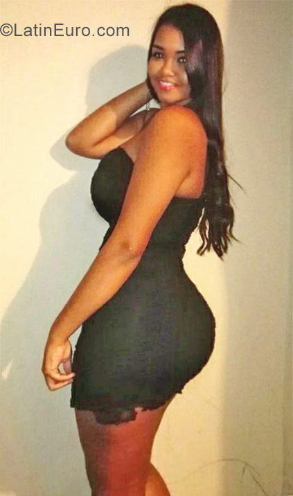 Date this nice looking Colombia girl Maria from Medellin CO23700