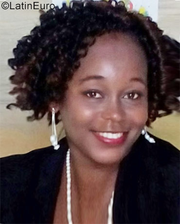 Date this nice looking Jamaica girl Peeaches from Kingston JM2574