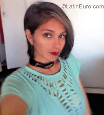 Date this charming Venezuela girl Candy from Maracaibo VE1543