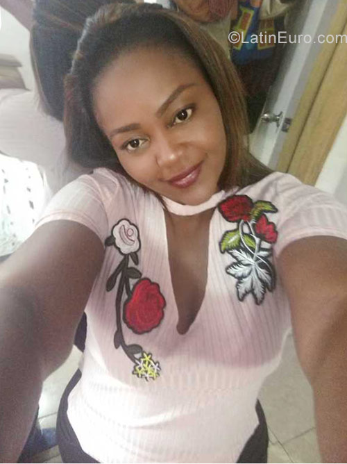 Date this georgeous Colombia girl Open from Medellin CO23753