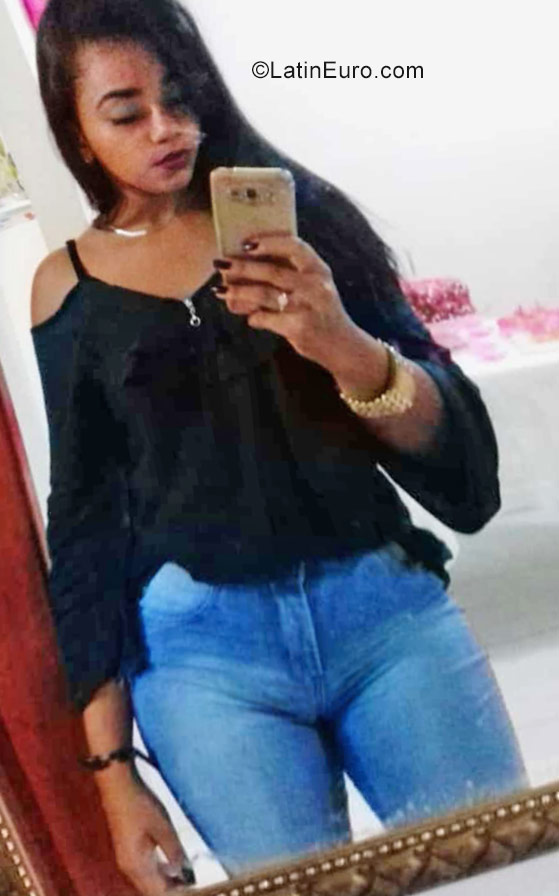 Date this hard body Brazil girl Ana Paula from Feira Nova BR10524