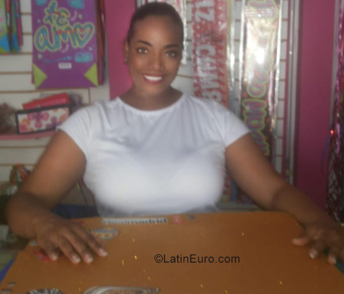 Date this foxy Colombia girl Chocolate from Cali CO23756