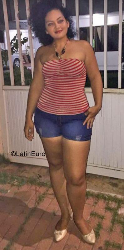 Date this pretty Colombia girl Nicoleth from Cartagena De Indias CO23781