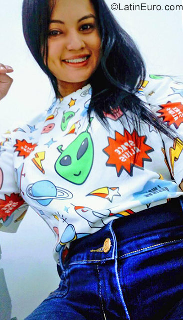 Date this voluptuous Colombia girl Yulieth from Cordoba CO23783