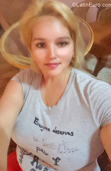 Date this exotic Cuba girl Leidyse from Havana CU286