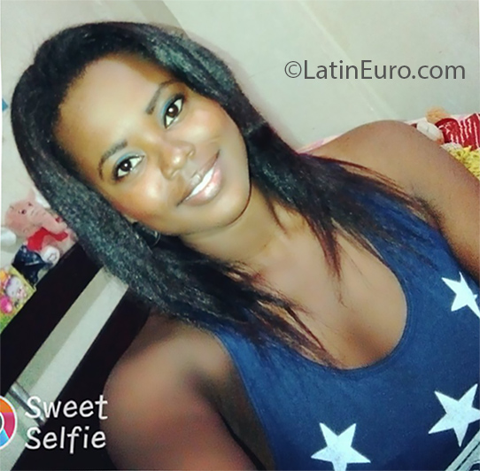 Date this young Colombia girl Yineth from Cali CO23834