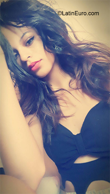 Date this attractive Brazil girl Ariana from Rio De Janeiro BR10539