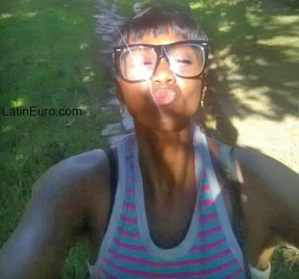 Date this nice looking Jamaica girl Kookie from Kingston JM2577