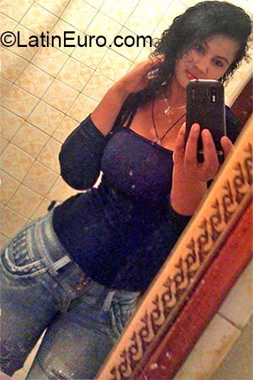 Date this voluptuous Colombia girl Madelin from Bogota CO23854