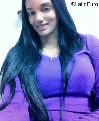 Date this happy Dominican Republic girl Vanessa from Santo Domingo DO34074