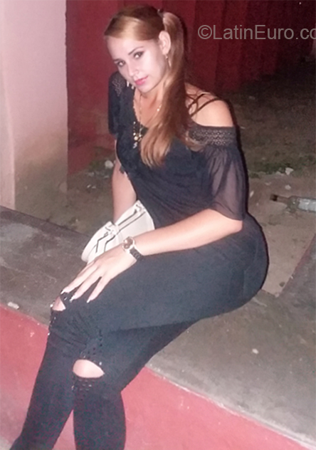 Date this foxy Cuba girl Elinor from Havana CU303