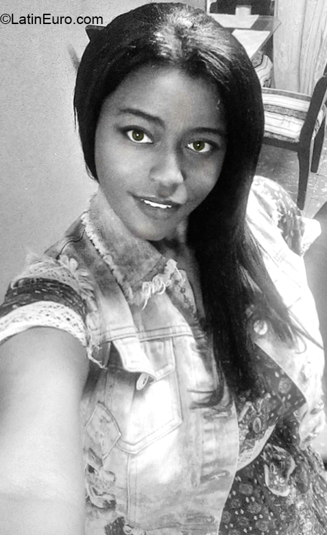 Date this exotic Colombia girl Negrita from Cali CO23877