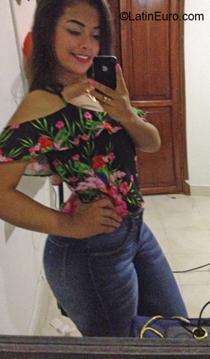 Date this hot Colombia girl Angelis from Barranquilla CO23884