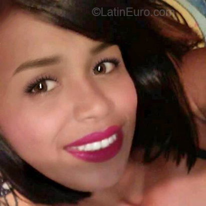 Date this pretty Venezuela girl Yorel from Caracas VE1623