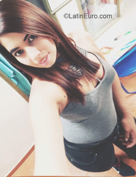 Date this sultry Colombia girl Natalia from Armenia CO23899
