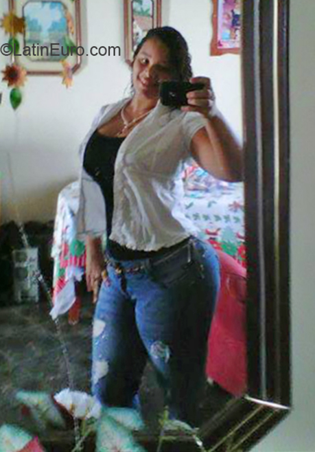 Date this hot Venezuela girl Laureil from Cumana VE1632