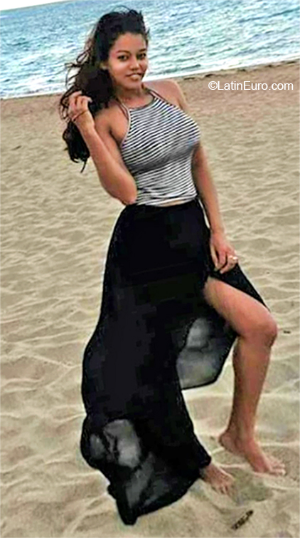 Date this foxy Dominican Republic girl Yaquelin from La Vega DO32509