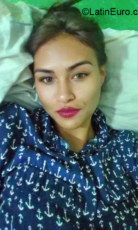 Date this sultry Venezuela girl Rafielis from Valencia VE3649