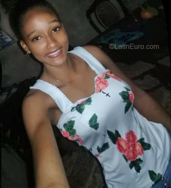 Date this lovely Colombia girl Ariana from El Bagre CO23919