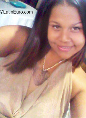 Date this foxy Venezuela girl Alexandra from Caracas VE1643
