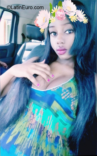 Date this gorgeous Dominican Republic girl Wendy from Santo Domingo DO32532