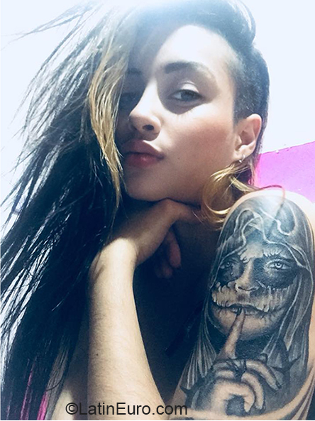 Date this gorgeous Colombia girl Melany from Cali CO23930