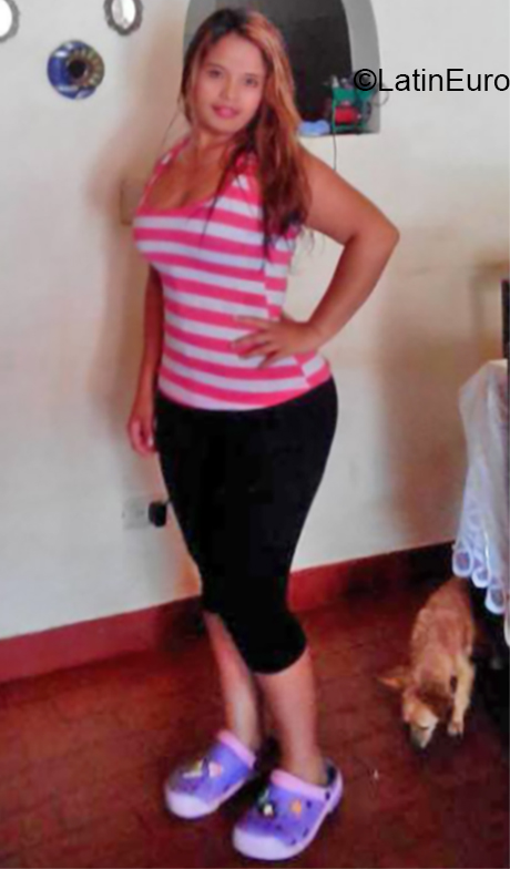 Date this happy Colombia girl Luz from Cali CO23962