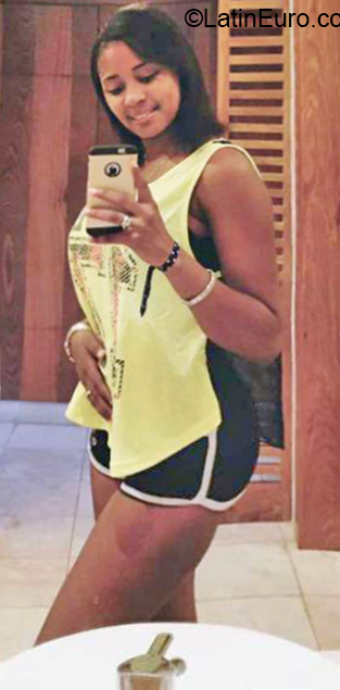 Date this georgeous Dominican Republic girl Gaby from Santo Domingo DO32651
