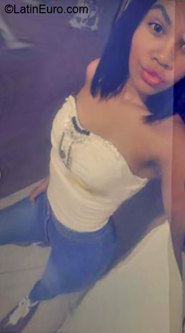 Date this foxy Dominican Republic girl Katherinne from Santo Domingo DO34247