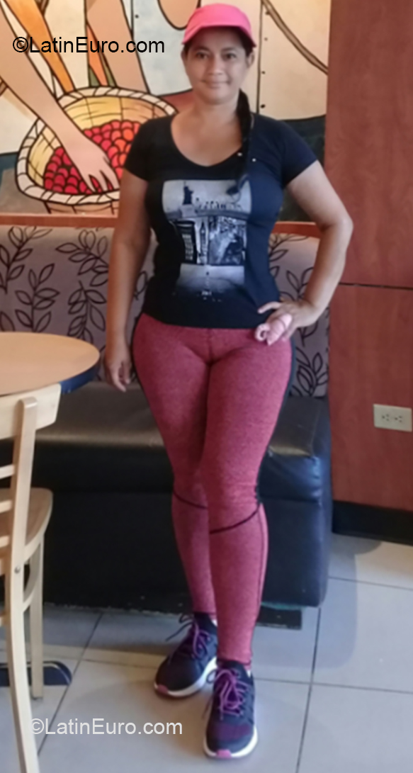 Date this lovely Honduras girl Carmen from San Pedro Sula HN2515