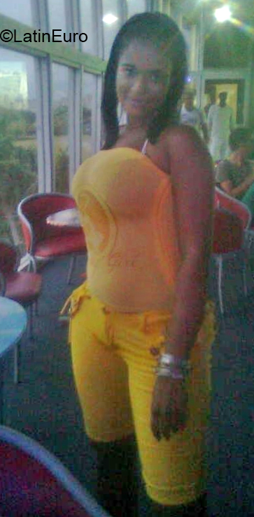 Date this sultry Cuba girl Yumi from Havana CU330