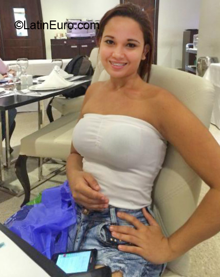 Date this happy Colombia girl Kelly from Bogota CO23995