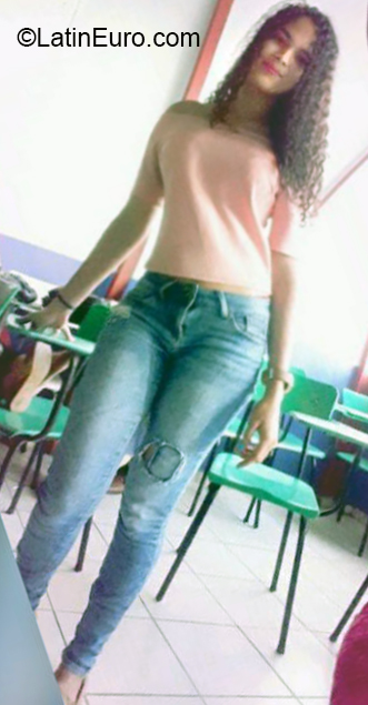 Date this passionate Honduras girl Jennifer from tocoa HN2519