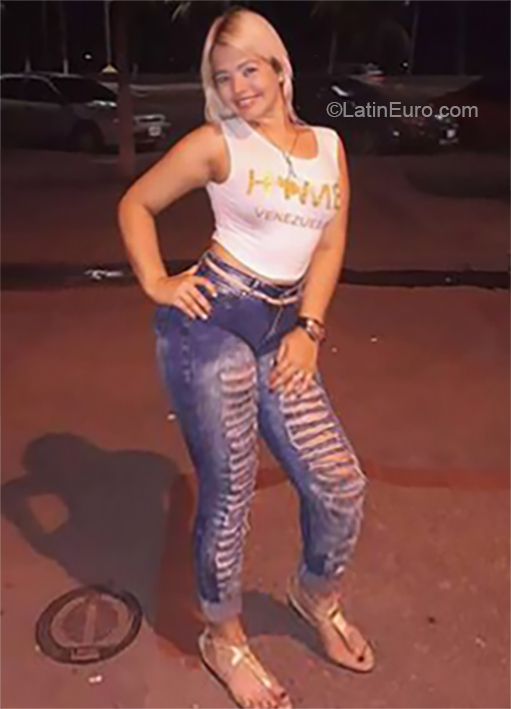 Date this foxy Venezuela girl Ivana from Cabimas VE1720