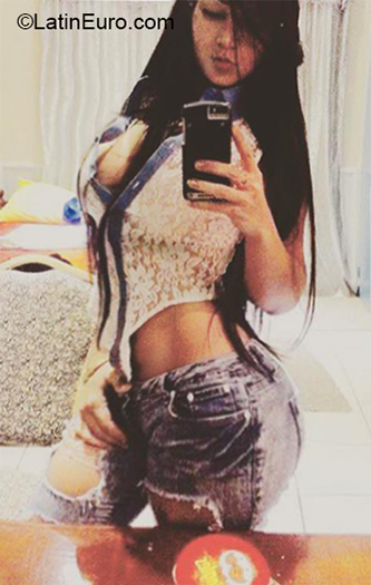 Date this georgeous Venezuela girl La perra Caliente from Caracas VE1728