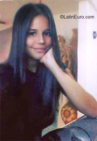 Date this charming Venezuela girl Paula from Puerto La Cruz VE1735