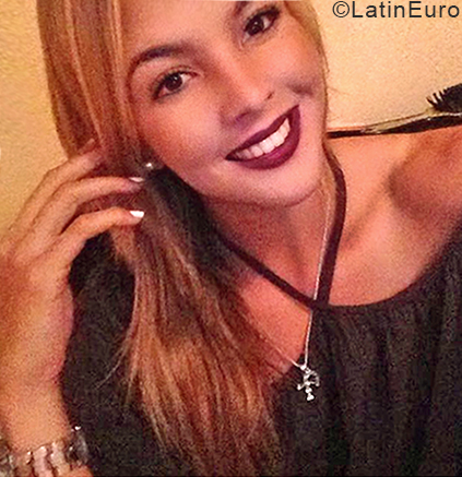 Date this gorgeous Venezuela girl Anais from Valencia VE1756