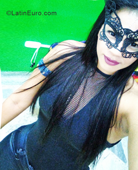 Date this sensual Colombia girl Karen from Bogota CO24091