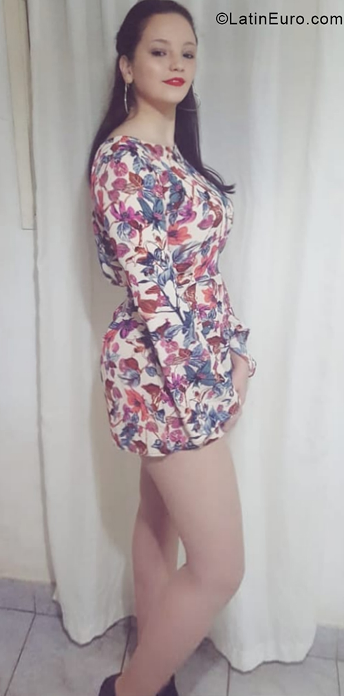 Date this tall Argentina girl Bela from Cordoba AR144