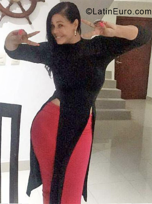 Date this tall Dominican Republic girl Miriam from Santo Domingo DO32887