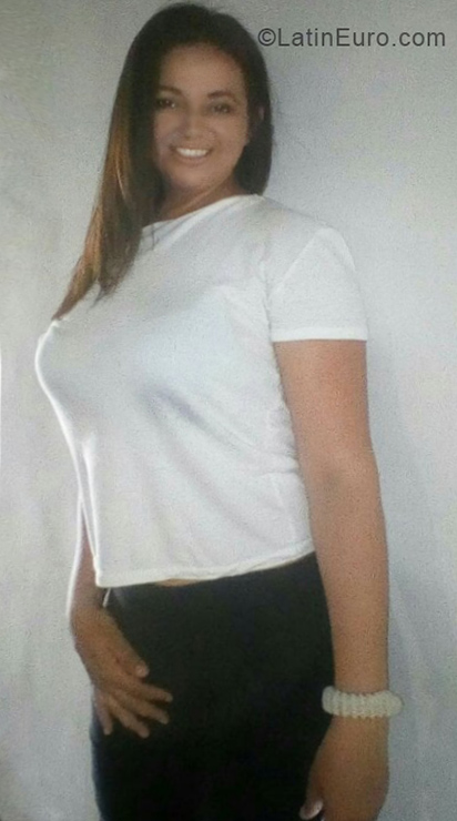 Date this sensual Venezuela girl Narkia from Araure VE1793