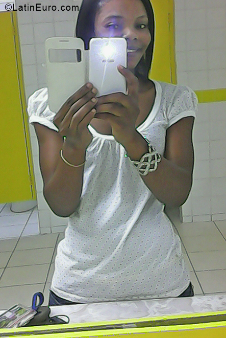 Date this voluptuous Jamaica girl Samantha from Kingston JM2593