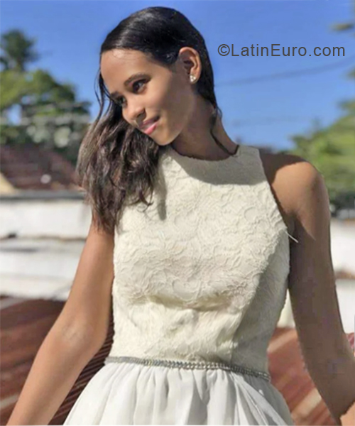 Date this nice looking Colombia girl Rosa from Medellin CO24171