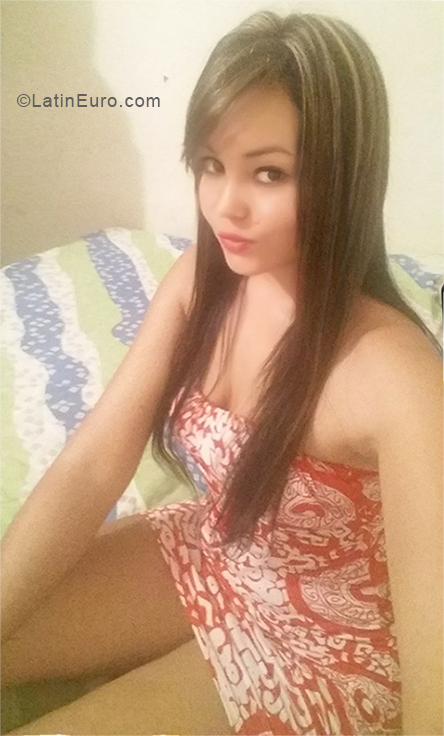 Date this hard body Colombia girl Desneidi from Fresno CO24179