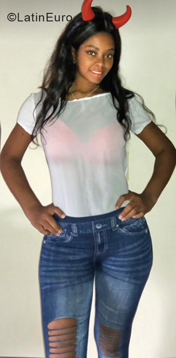 Date this young Colombia girl Xx from Medellin CO24202