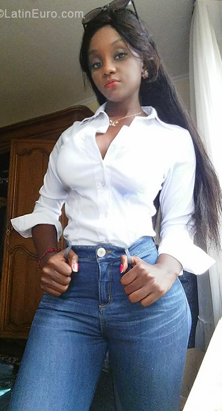 Date this charming Colombia girl Heidy from Cali CO24241